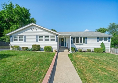 48 Hollis Street, Randolph, Massachusetts 02368, 5 Bedrooms Bedrooms, 13 Rooms Rooms,2.5 BathroomsBathrooms,Residential Income,For Sale,Hollis Street,73396308