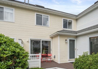360 Litteton Rd, Chelmsford, Massachusetts 01824, 2 Bedrooms Bedrooms, 5 Rooms Rooms,1.5 BathroomsBathrooms,Residential,For Sale,Courtyard,Litteton Rd,73396328