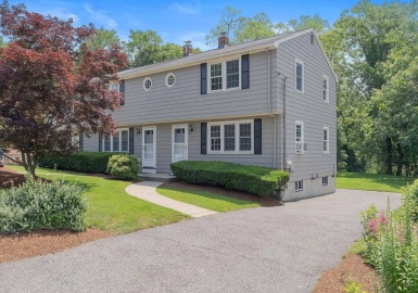 7 Ridge St, Winchester, Massachusetts 01890, 2 Bedrooms Bedrooms, 6 Rooms Rooms,1.5 BathroomsBathrooms,Residential Lease,For Rent,Ridge St,73397002