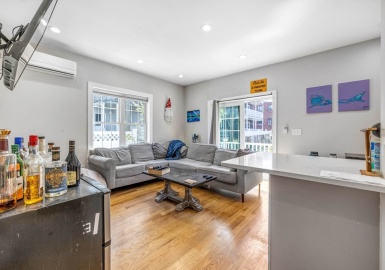 8 W Bellflower Street, Boston, Massachusetts 02127, 5 Bedrooms Bedrooms, 9 Rooms Rooms,3 BathroomsBathrooms,Residential Lease,For Rent,W Bellflower Street,73397136