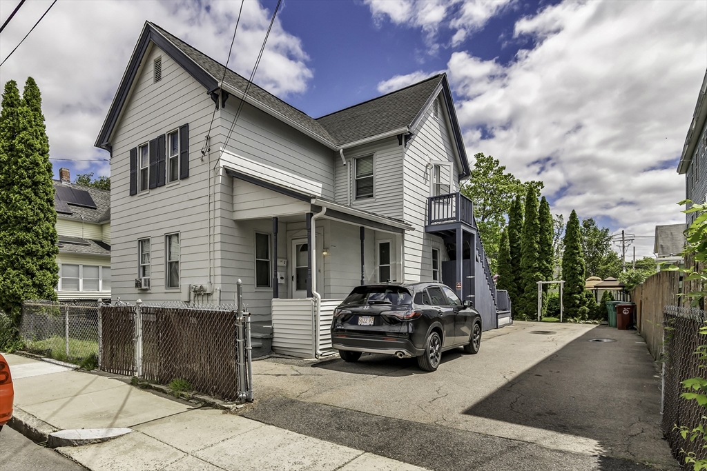 87 Lilley Ave, Lowell, Massachusetts 01850