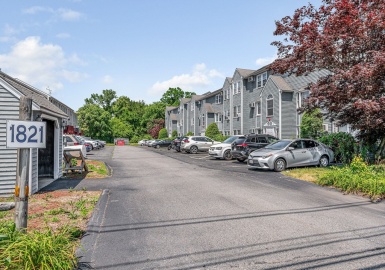 1821 Middlesex St, Lowell, Massachusetts 01851, 2 Bedrooms Bedrooms, 5 Rooms Rooms,1 BathroomBathrooms,Residential,For Sale,Cross Point Condominiums,Middlesex St,73397580