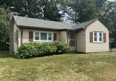 42 Dale Rd, Holbrook, Massachusetts 02343, 2 Bedrooms Bedrooms, 4 Rooms Rooms,1 BathroomBathrooms,Residential,For Sale,Dale Rd,73397588