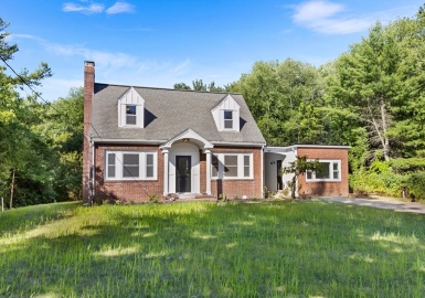 400 S Main, West Bridgewater, Massachusetts 02379, 3 Bedrooms Bedrooms, 9 Rooms Rooms,1.5 BathroomsBathrooms,Residential,For Sale,S Main,73397637