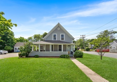 93 Sea St, Barnstable, Massachusetts 02601, 4 Bedrooms Bedrooms, 9 Rooms Rooms,2 BathroomsBathrooms,Residential,For Sale,Sea St,73397665