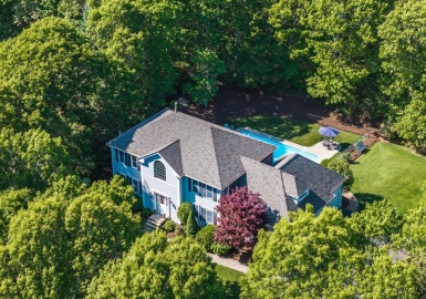 141 Cairn Ridge Rd, Falmouth, Massachusetts 02536, 4 Bedrooms Bedrooms, 9 Rooms Rooms,3 BathroomsBathrooms,Residential,For Sale,Cairn Ridge Rd,73397702