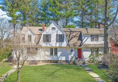 142 Wellesley Street, Weston, Massachusetts 02493, 4 Bedrooms Bedrooms, 7 Rooms Rooms,3 BathroomsBathrooms,Residential,For Sale,Wellesley Street,73397721