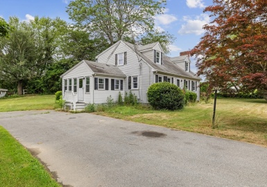 8 North St, Bridgewater, Massachusetts 02324, 4 Bedrooms Bedrooms, 8 Rooms Rooms,2 BathroomsBathrooms,Residential,For Sale,North St,73397743