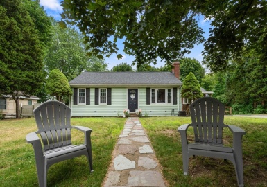 17 Center Hill Rd, Kingston, Massachusetts 02364, 2 Bedrooms Bedrooms, 4 Rooms Rooms,1 BathroomBathrooms,Residential,For Sale,Center Hill Rd,73397968