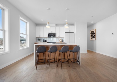437-439 Chelsea Street, Boston, Massachusetts 02128, 2 Bedrooms Bedrooms, 4 Rooms Rooms,1.5 BathroomsBathrooms,Residential,For Sale,Chelsea Street,73397974