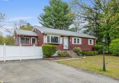 11 Anniversary Way, Billerica, Massachusetts 01821, 3 Bedrooms Bedrooms, 6 Rooms Rooms,1 BathroomBathrooms,Residential,For Sale,Anniversary Way,73397915