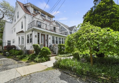 23 Highland Rd, Somerville, Massachusetts 02144, 6 Bedrooms Bedrooms, 15 Rooms Rooms,2 BathroomsBathrooms,Residential Income,For Sale,Highland Rd,73397924
