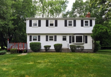 604 Crescent St, East Bridgewater, Massachusetts 02333, 3 Bedrooms Bedrooms, 7 Rooms Rooms,2 BathroomsBathrooms,Residential,For Sale,Crescent St,73397881