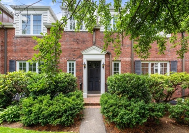 14 Still Street, Brookline, Massachusetts 02466, 2 Bedrooms Bedrooms, 8 Rooms Rooms,2.5 BathroomsBathrooms,Residential Lease,For Rent,Still Street,73398043