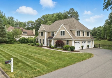 7 Twin Hills Dr, Longmeadow, Massachusetts 01106, 4 Bedrooms Bedrooms, 8 Rooms Rooms,3.5 BathroomsBathrooms,Residential,For Sale,Twin Hills Dr,73398267