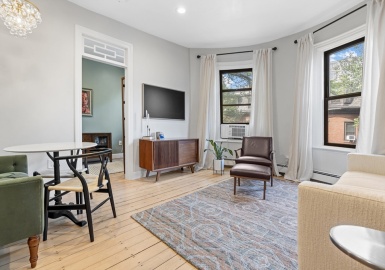 81 E Brookline St, Boston, Massachusetts 02118, 2 Bedrooms Bedrooms, 3 Rooms Rooms,1 BathroomBathrooms,Residential Lease,For Rent,E Brookline St,73400849