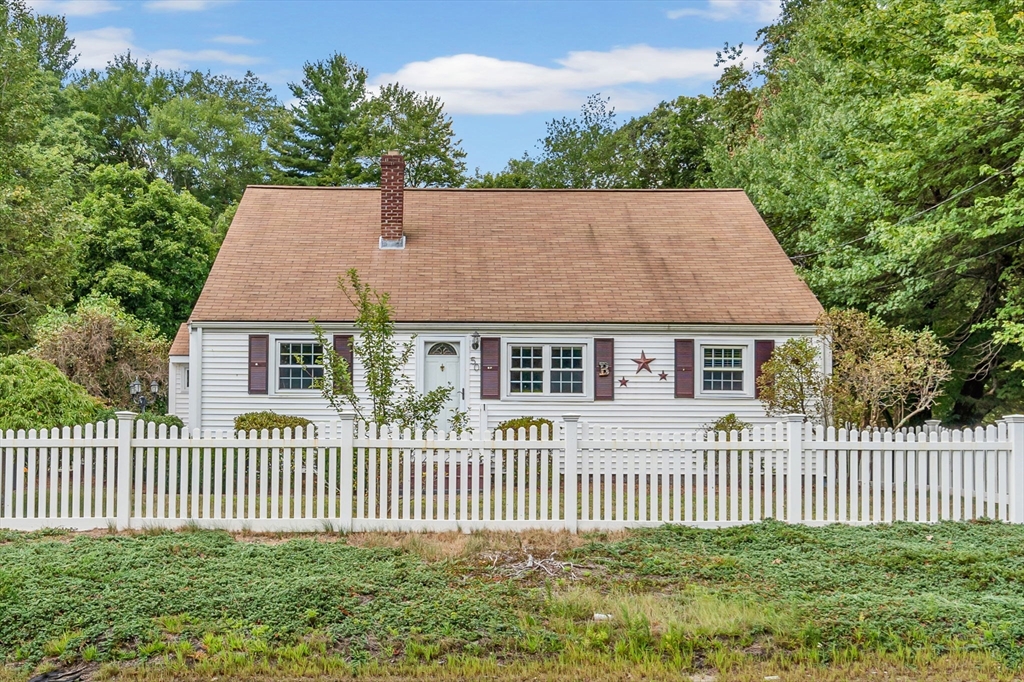 50 Hartford Ave E, Mendon, Massachusetts 01756