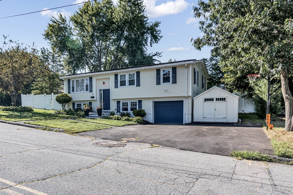 29 Glenwood Dr, Lawrence, Massachusetts 01843