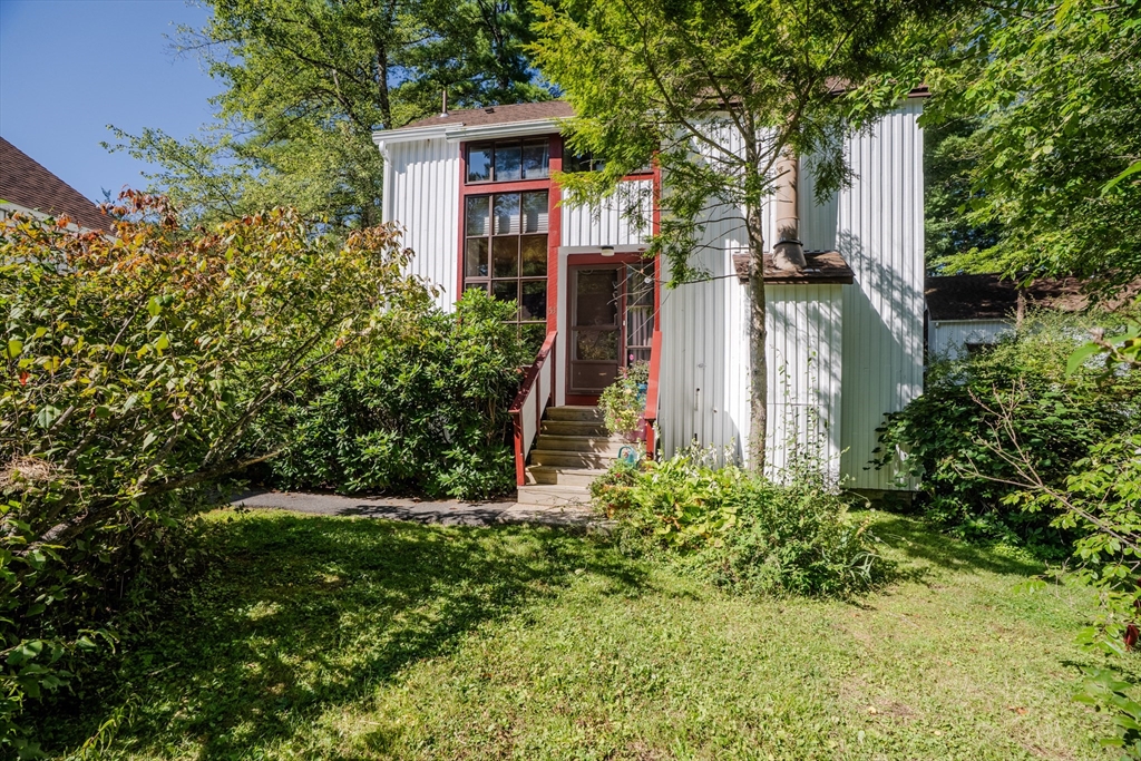 53 Pine Grv, Amherst, Massachusetts 01002