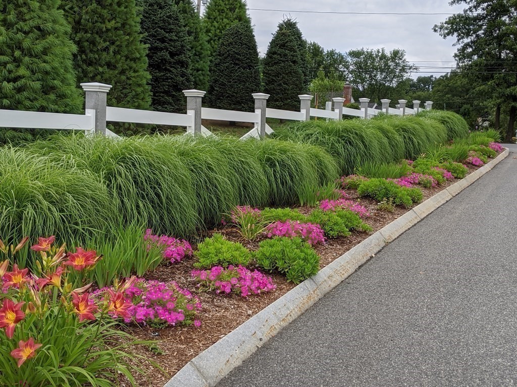 7 Fields Drive, East Longmeadow, Massachusetts 01028