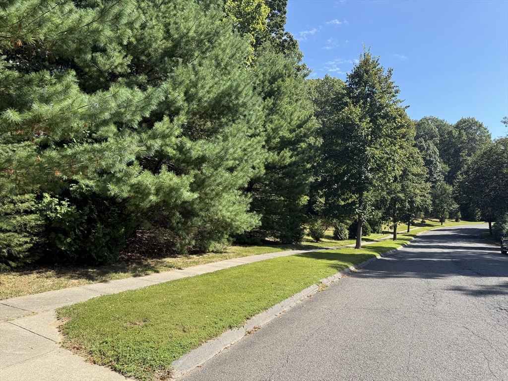 35 Pembroke Ter, East Longmeadow, Massachusetts 01028