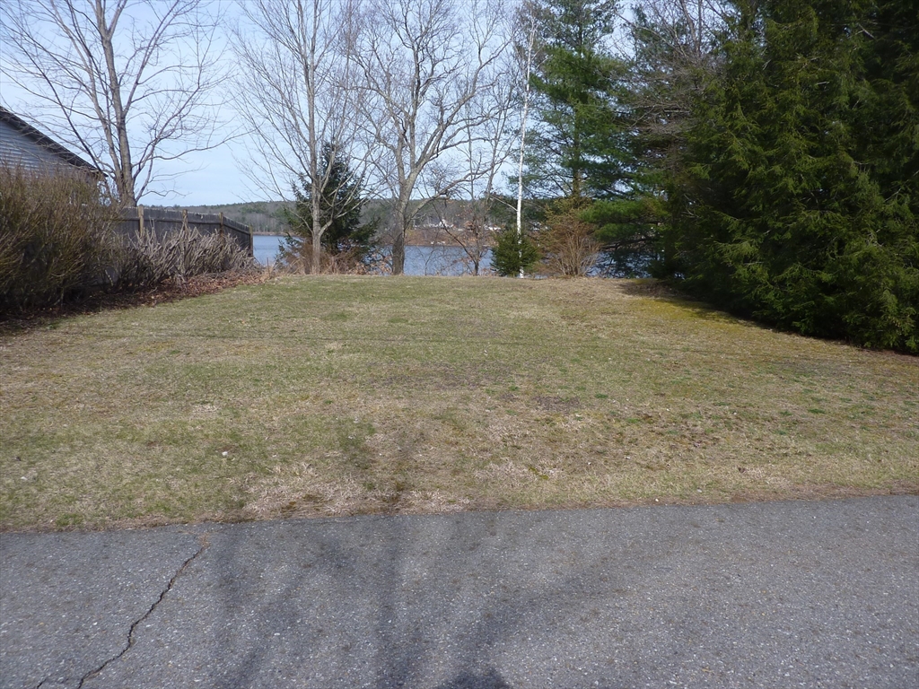 25 Lake Shore Dr. Ext., West Brookfield, Massachusetts 01585