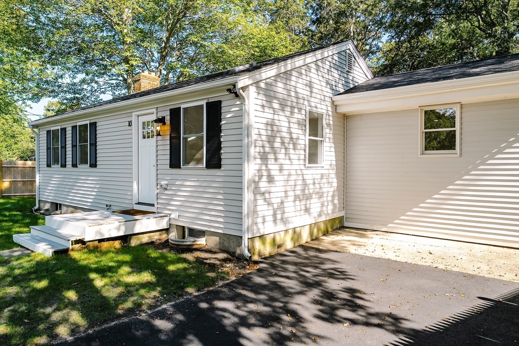 10 E Lake Rd, Yarmouth, Massachusetts 02673