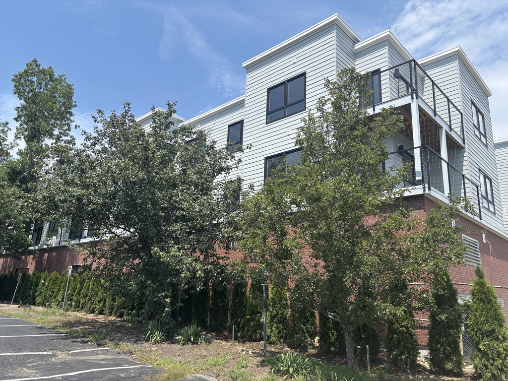 1391 Main Street, Walpole, Massachusetts 02081