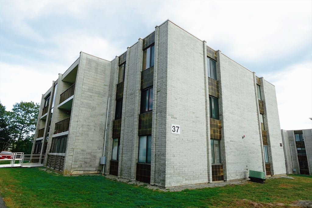 37 Skyline Drive, Braintree, Massachusetts 02184