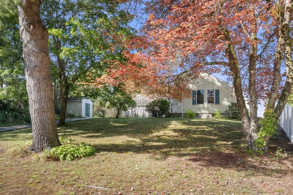 37 Elizabeth St, Uxbridge, Massachusetts 01569