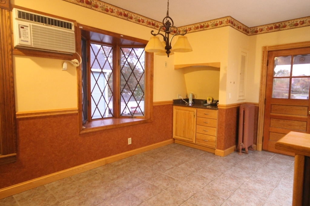 104 Saint James Ave, Holyoke, Massachusetts 01040