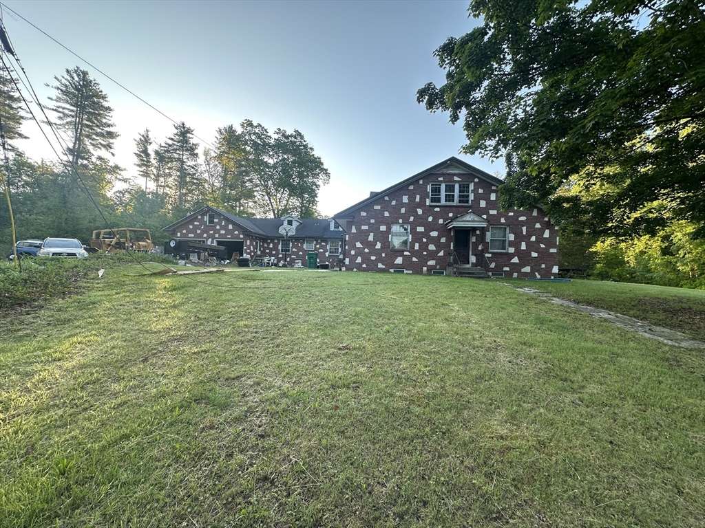 12-R Jackielyn Cir, Granby, Massachusetts 01033