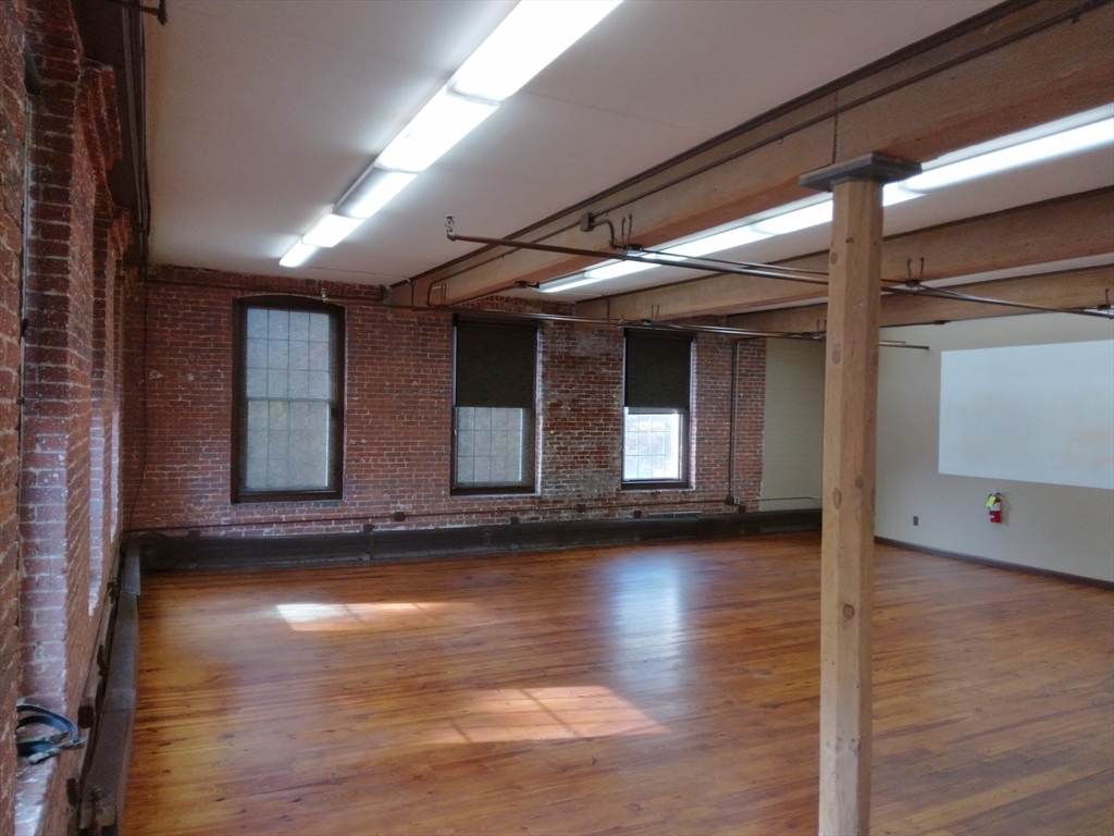 559 Main Street - Rt. 20, Sturbridge, Massachusetts 01566