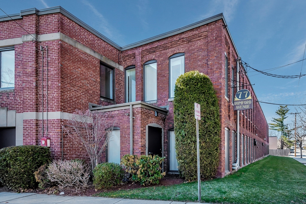 77 Rumford Ave, Waltham, Massachusetts 02453