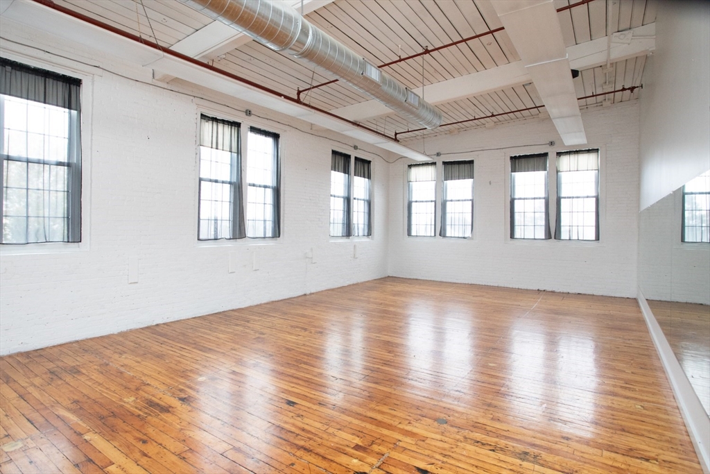 145 Globe St, Fall River, Massachusetts 02724