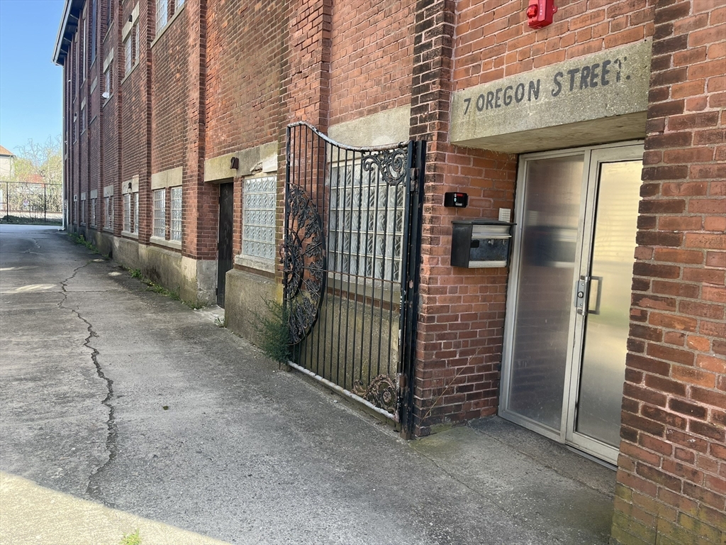 7 Oregon St 1-A, Fall River, Massachusetts 02720