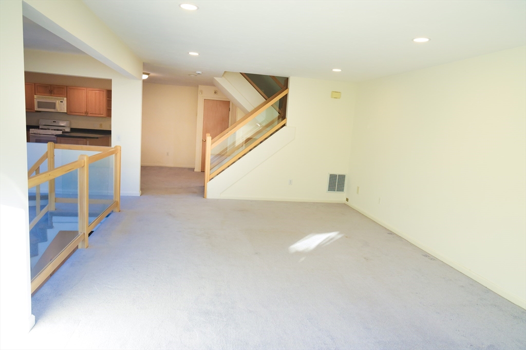 145 Captain Eames Cir, Ashland, Massachusetts 01721