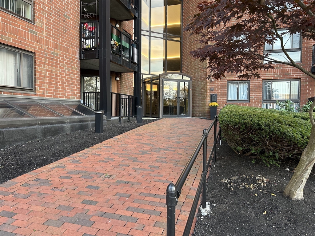 60 Rantoul Street, Beverly, Massachusetts 01915