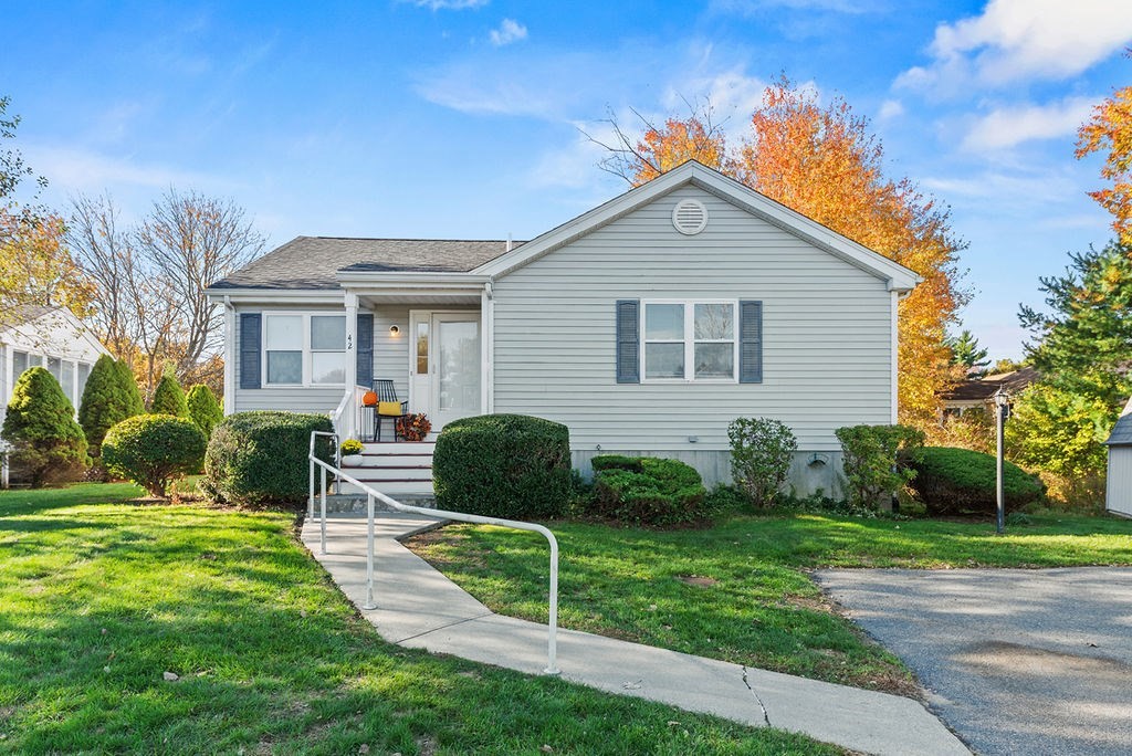 42 Crystal Water, East Bridgewater, Massachusetts 02333