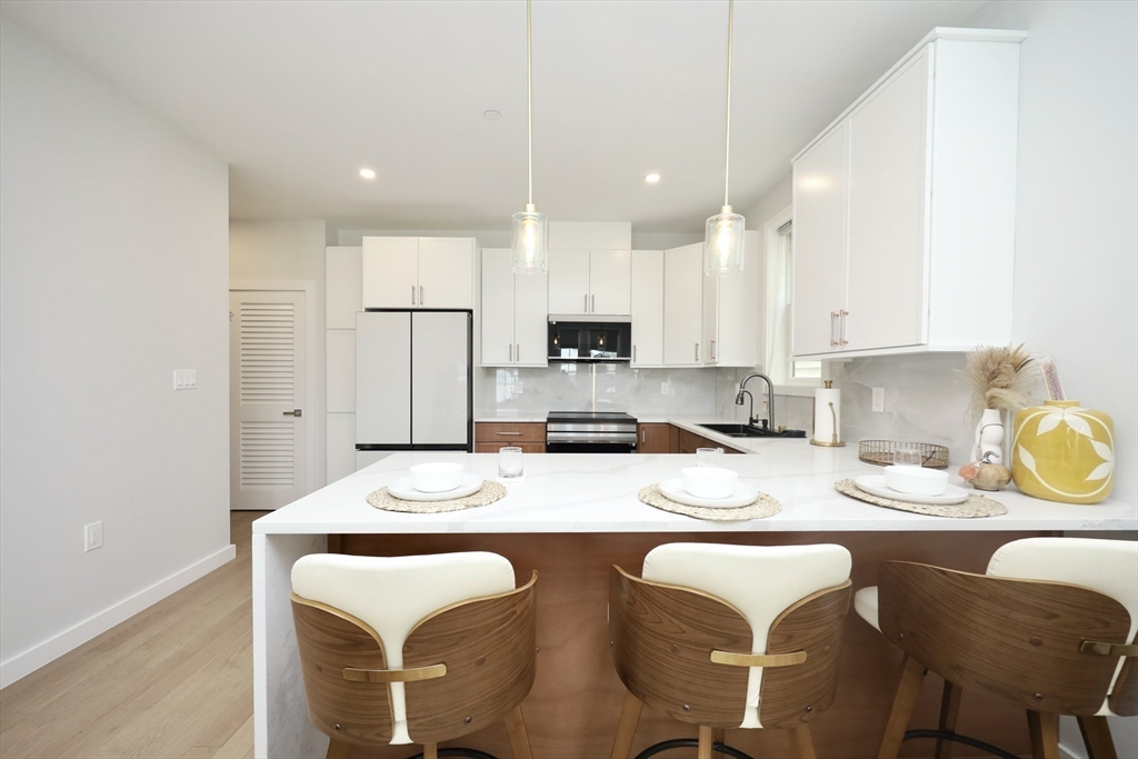 437 Chelsea St, Boston, Massachusetts 02128