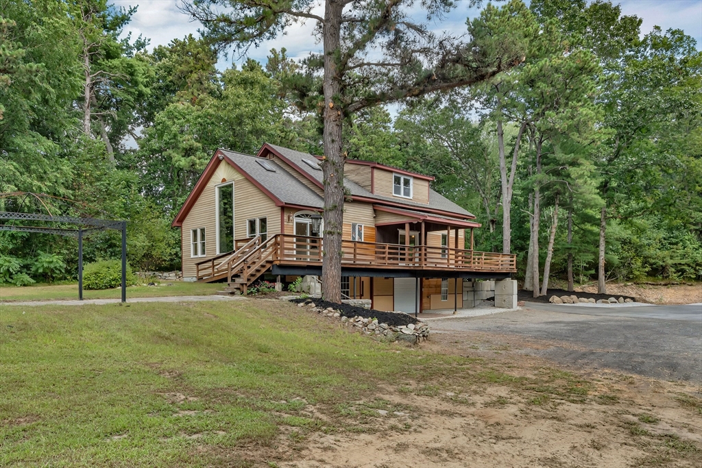 49R Elm Street, Blackstone, Massachusetts 01504