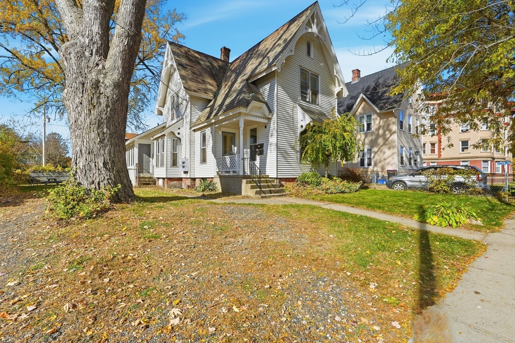 429 Pleasant St, Holyoke, Massachusetts 01040, 6 Bedrooms Bedrooms, 15 Rooms Rooms,4 BathroomsBathrooms,Residential Income,For Sale,Pleasant St,73459813