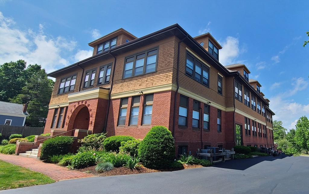 110 South Ave, Whitman, Massachusetts 02382, 1 Bedroom Bedrooms, 3 Rooms Rooms,1 BathroomBathrooms,Residential,For Sale,Holt Park Place,South Ave,73459826