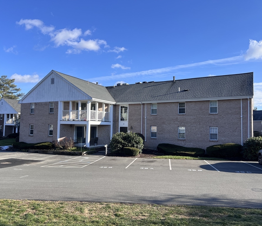 39 Christopher, Stoughton, Massachusetts 02072, 2 Bedrooms Bedrooms, 5 Rooms Rooms,2 BathroomsBathrooms,Residential,For Sale,Knollsbrook,Christopher,73460052