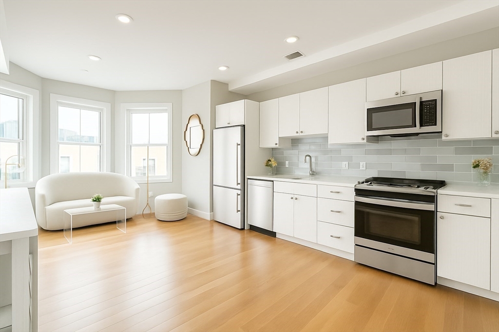 89 Prescott St, Boston, Massachusetts 02128, 1 Bedroom Bedrooms, 3 Rooms Rooms,1 BathroomBathrooms,Residential,For Sale,Prescott St,73460057