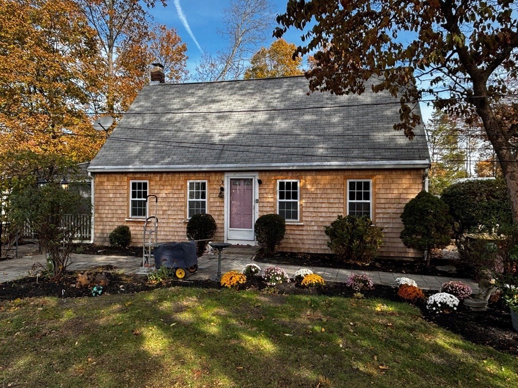 209 Lake Shore Dr, Weymouth, Massachusetts 02189, 4 Bedrooms Bedrooms, 6 Rooms Rooms,1.5 BathroomsBathrooms,Residential,For Sale,Lake Shore Dr,73460030