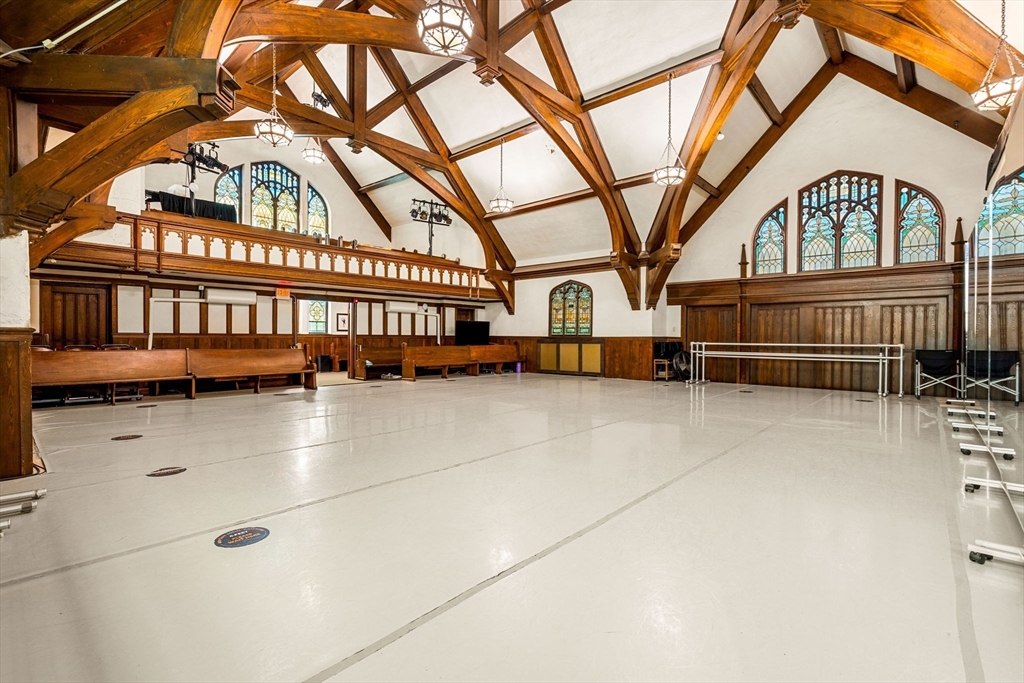 32 Lowell St, Reading, Massachusetts 01867