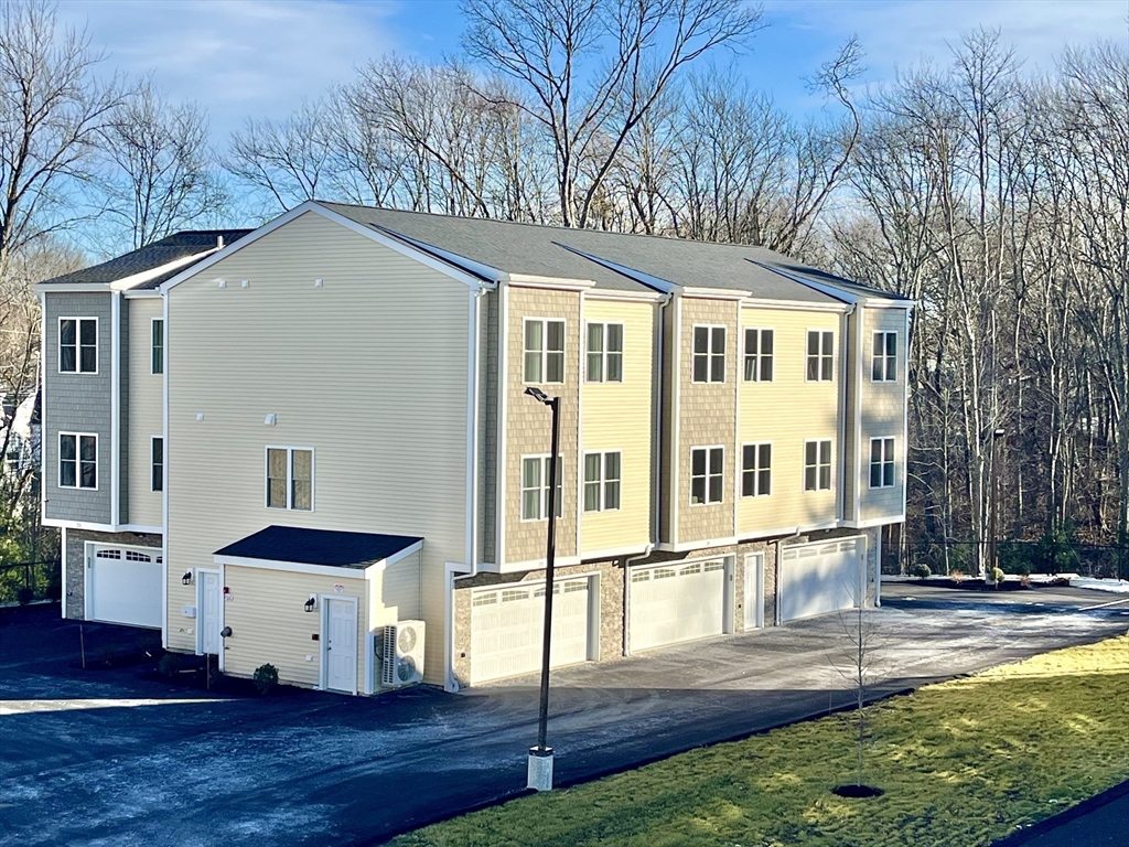 19 Dyer St, Rockland, Massachusetts 02370