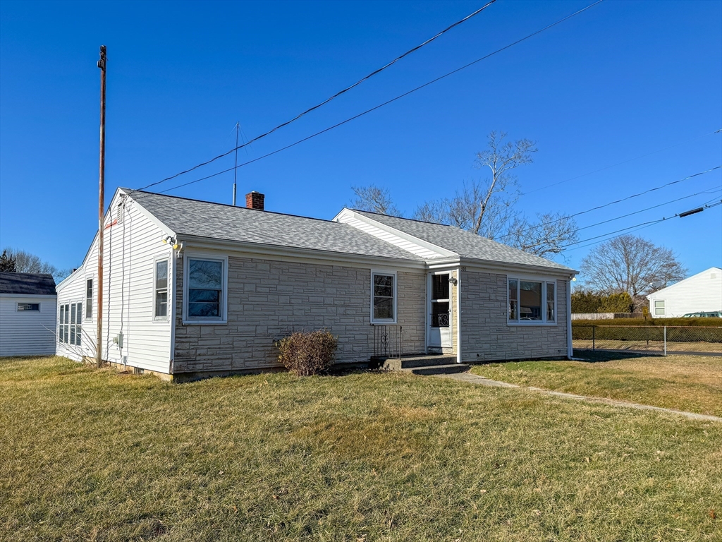 300 Davis Rd, Westport, Massachusetts 02790