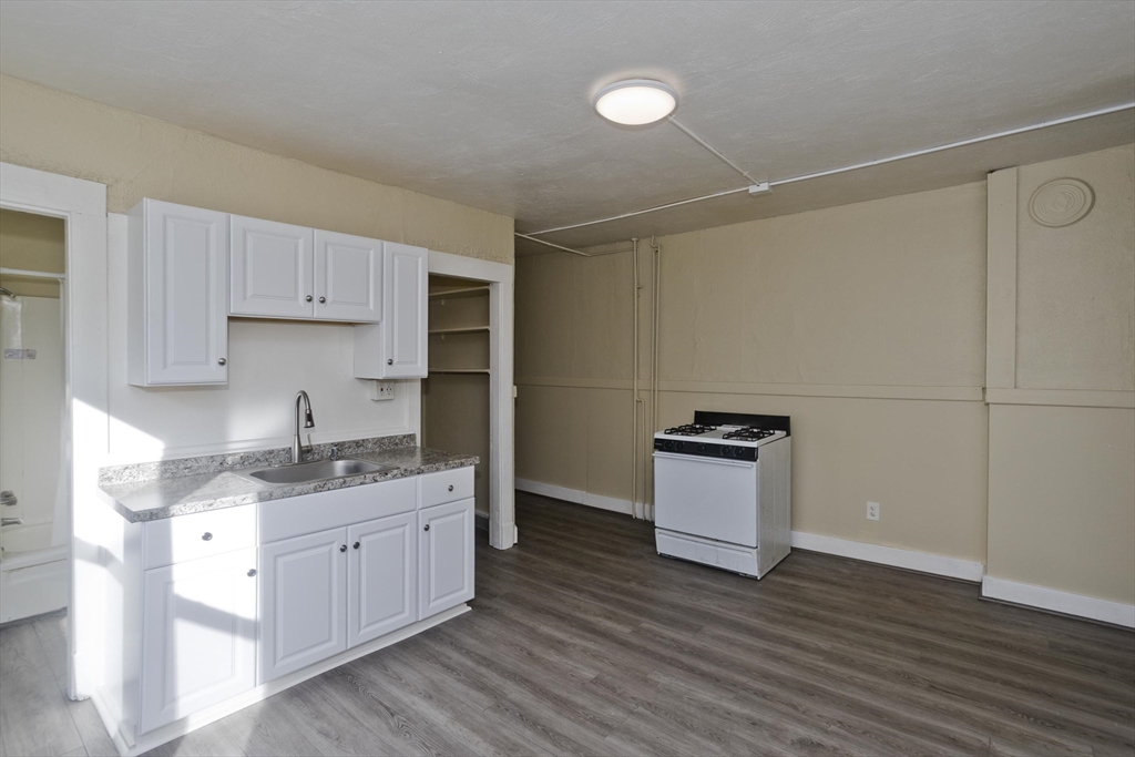 1200 Grattan, Chicopee, Massachusetts 01013